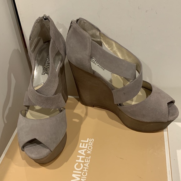 Michael Kors Soft Gray Suede Harley Platform Wedge Heel Strappy Sandal Zipper - Picture 14 of 16
